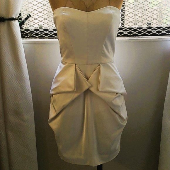 BCBGeneration Strapless Pleated Origami Dress - Sateen White - Size 0 - Picture 2 of 16